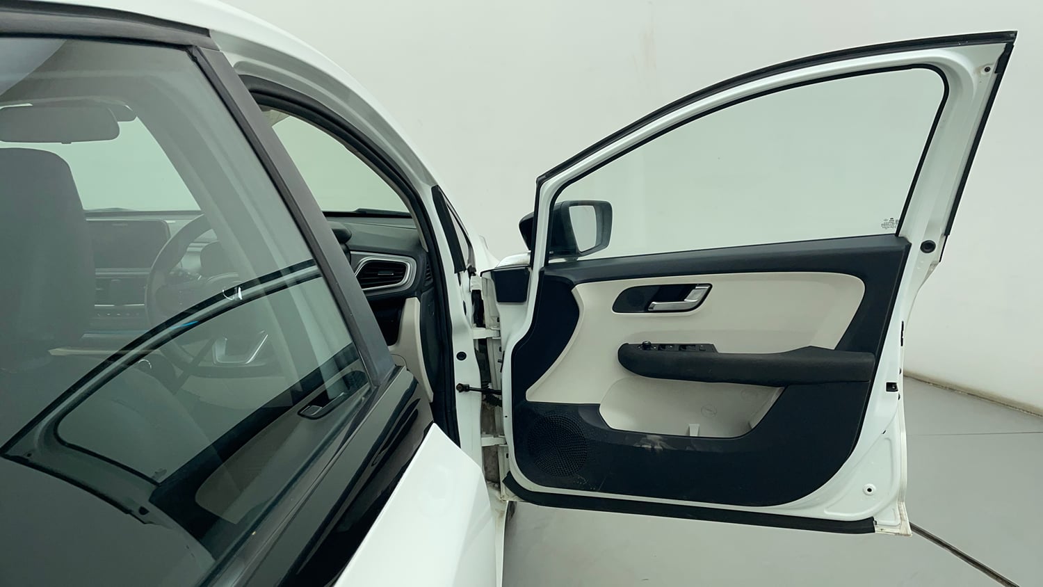 Used 2022 Tata Altroz XZA Petrol Petrol Automatic interior RIGHT FRONT DOOR OPEN VIEW