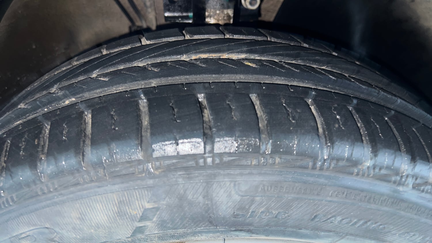 Used 2013 Volkswagen Vento Highline Petrol AT Petrol Automatic tyres RIGHT FRONT TYRE TREAD VIEW
