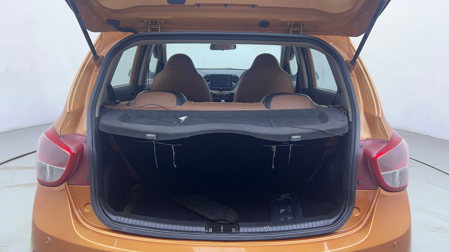 Used 2016 Hyundai Grand i10 Magna AT 1.2 Kappa VTVT Petrol Automatic interior DICKY INSIDE VIEW