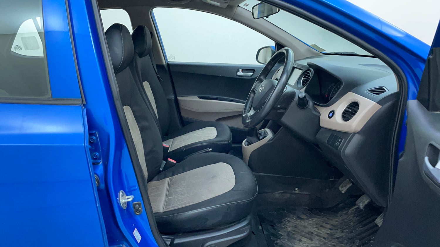 Used 2017 Hyundai Grand i10 Asta 1.2 Kappa VTVT Petrol Manual interior RIGHT SIDE FRONT DOOR CABIN VIEW