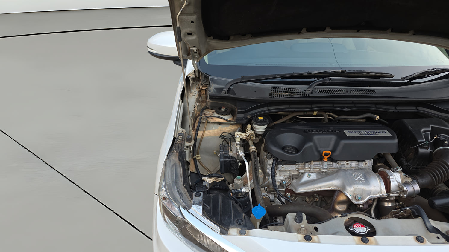 Used 2020 Honda Amaze 1.5 VX MT Diesel Diesel Manual engine ENGINE RIGHT SIDE HINGE & APRON VIEW