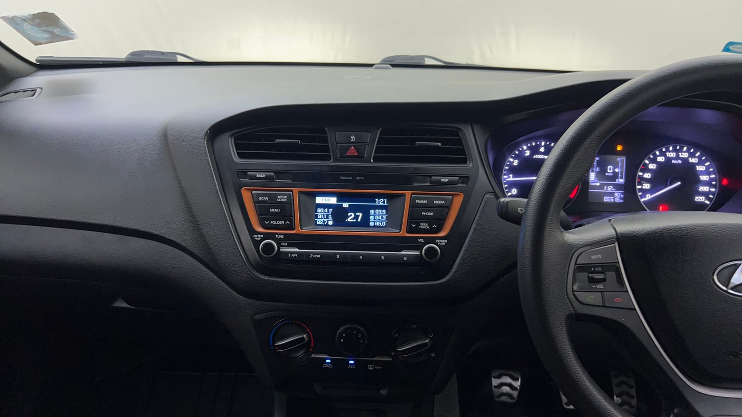 Used 2017 Hyundai i20 Active 1.2 S Petrol Manual interior MUSIC SYSTEM & AC CONTROL VIEW