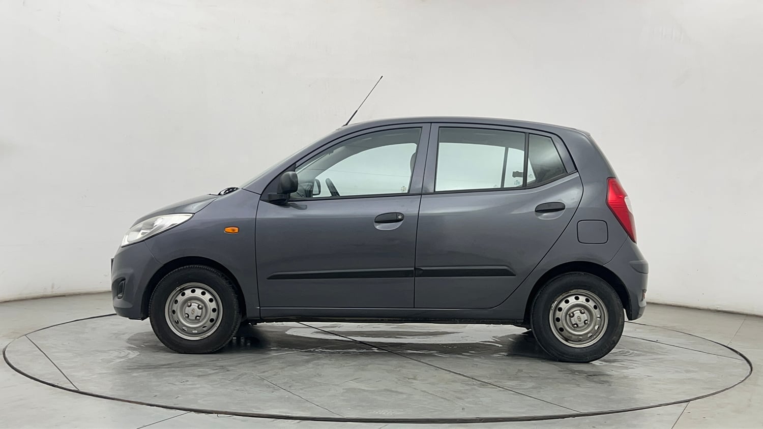 Used 2016 Hyundai i10 Magna 1.1 iRDE2 Petrol Manual exterior LEFT SIDE VIEW
