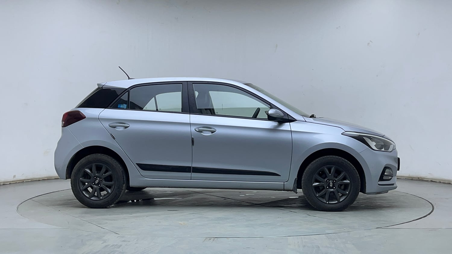 Used 2020 Hyundai Elite i20 Sportz Plus 1.2 Petrol Manual exterior RIGHT SIDE VIEW