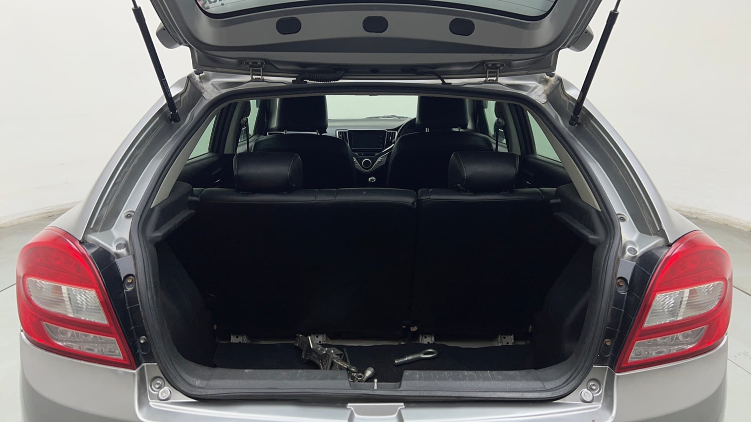 Used 2017 Maruti Suzuki Baleno Alpha 1.2 Petrol Manual interior DICKY INSIDE VIEW