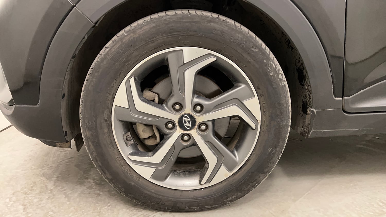 Used 2018 Hyundai Creta SX 1.6 AT CRDi Diesel Automatic tyres LEFT FRONT TYRE RIM VIEW