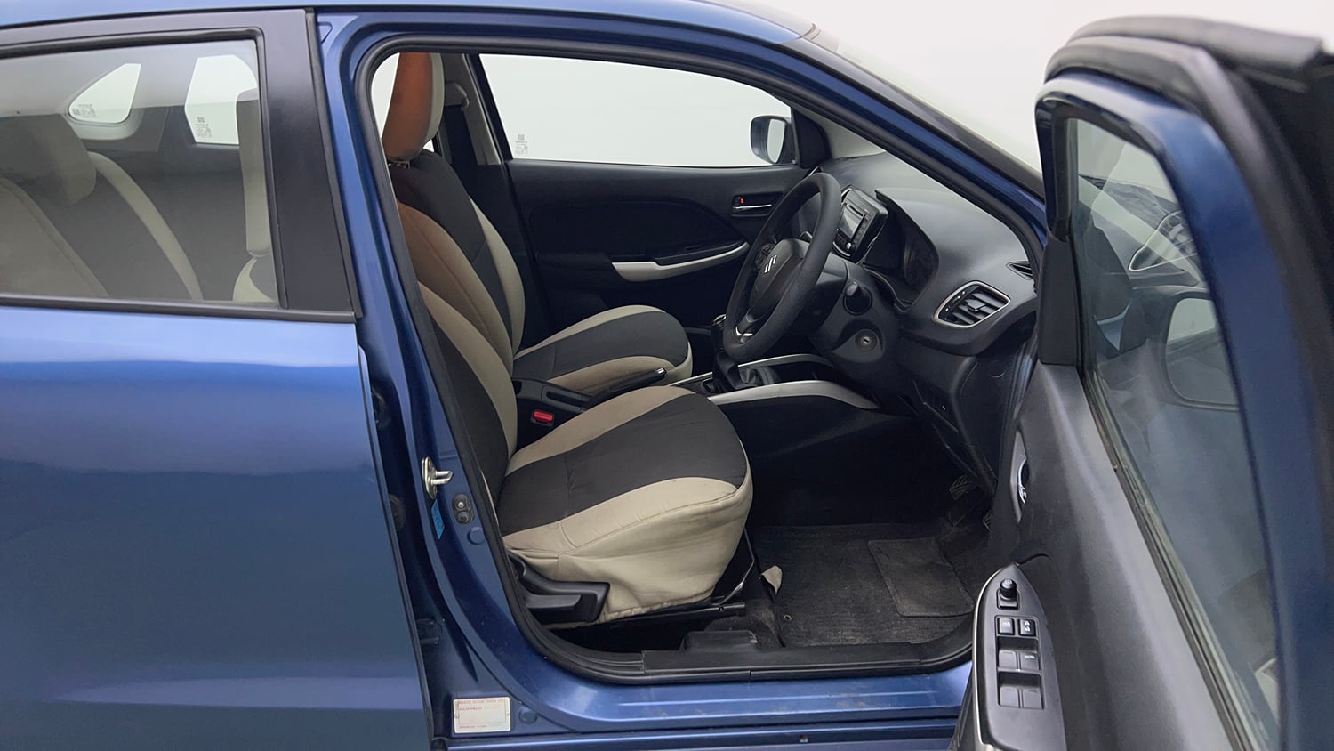 Used 2018 Maruti Suzuki Baleno Delta 1.2 Petrol Manual interior RIGHT SIDE FRONT DOOR CABIN VIEW