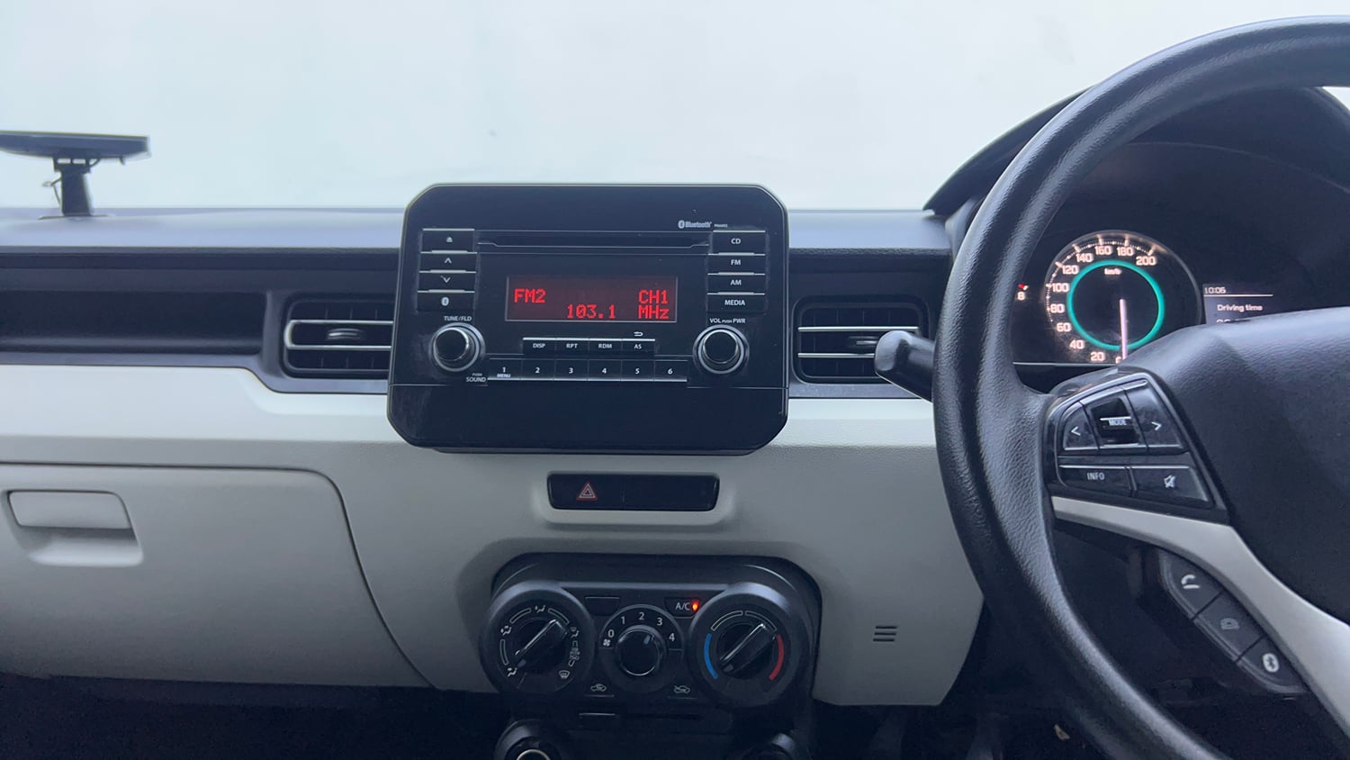 Used 2018 Maruti Suzuki Ignis Delta 1.2 MT Petrol Manual interior MUSIC SYSTEM & AC CONTROL VIEW