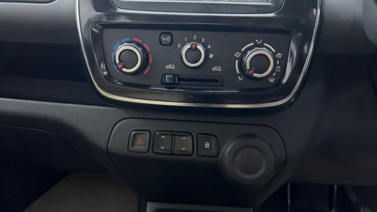 Used 2018 Renault Kwid 1.0 RXT Petrol Manual top_features Touch screen infotainment system
