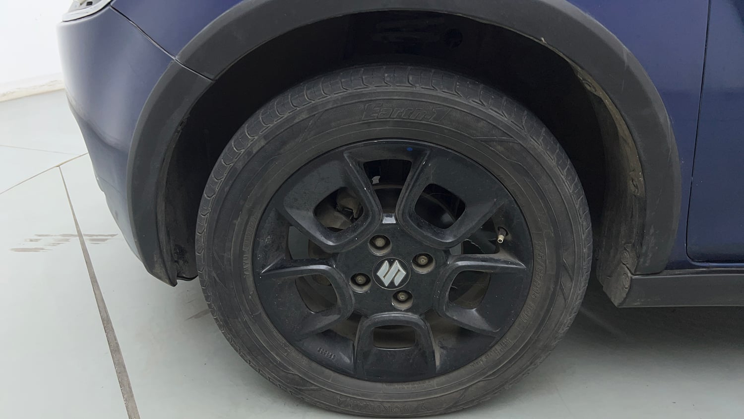 Used 2019 Maruti Suzuki Ignis Zeta 1.2 AMT Petrol Automatic tyres LEFT FRONT TYRE RIM VIEW