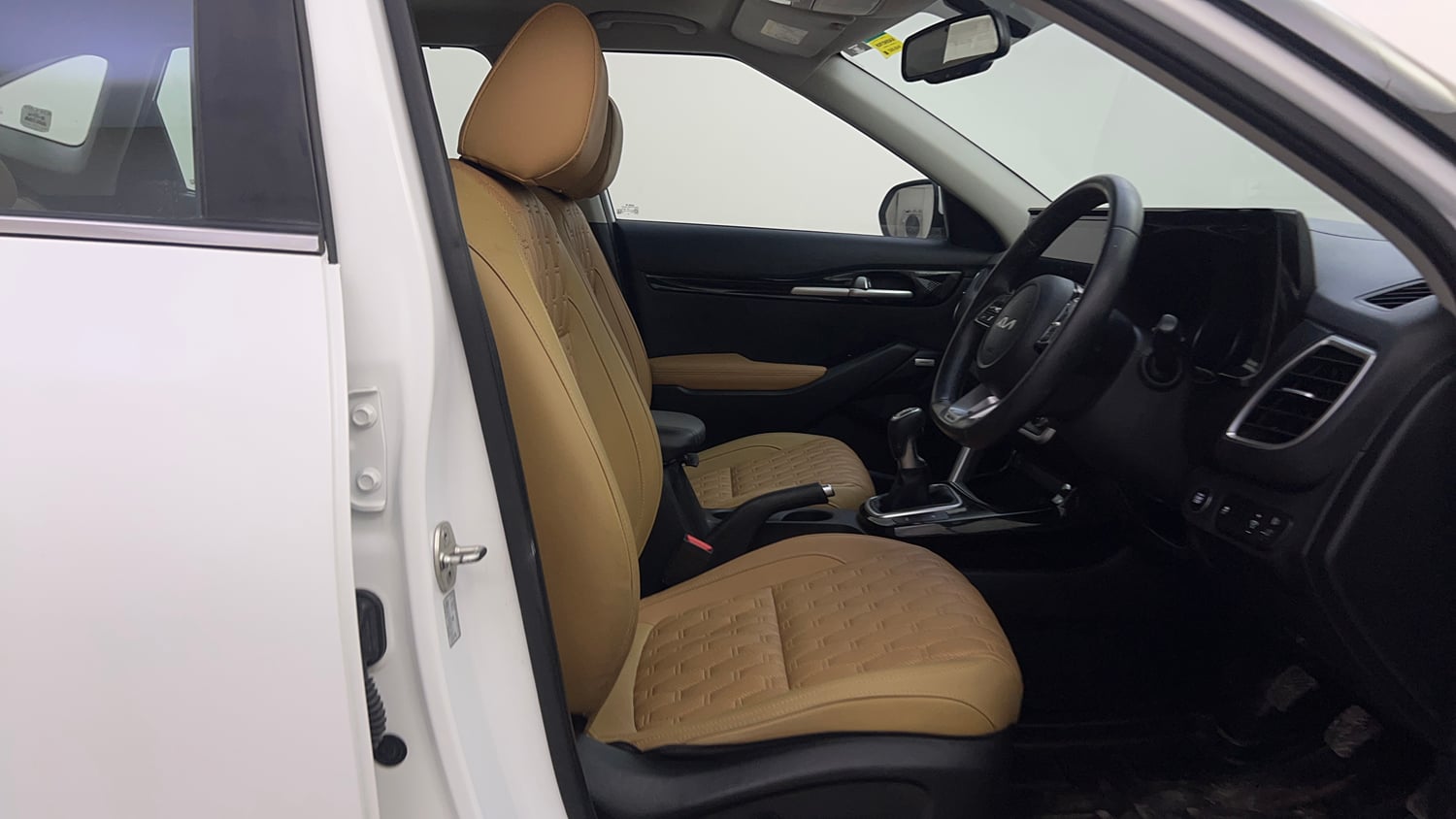 Used 2022 Kia Seltos HTX Plus 1.5 Diesel Diesel Manual interior RIGHT SIDE FRONT DOOR CABIN VIEW