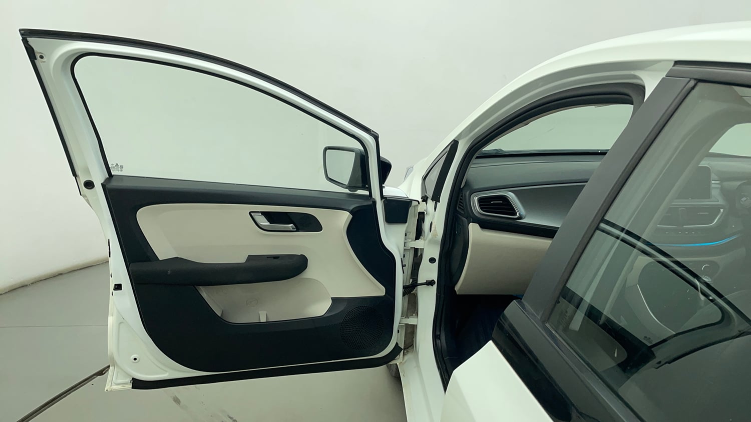 Used 2022 Tata Altroz XZA Petrol Petrol Automatic interior LEFT FRONT DOOR OPEN VIEW