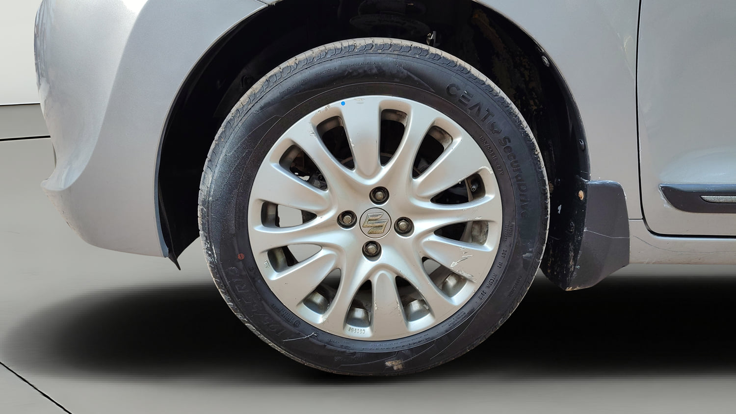 Used 2017 Maruti Suzuki Baleno Zeta 1.2 Petrol Manual tyres LEFT FRONT TYRE RIM VIEW