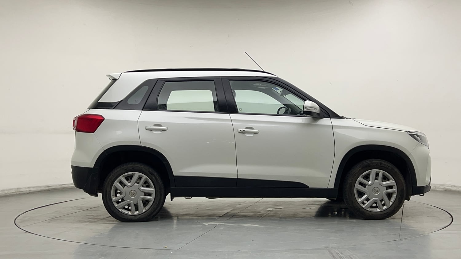 Used 2021 Toyota Urban Cruiser Mid Grade AT Petrol Automatic exterior RIGHT SIDE VIEW