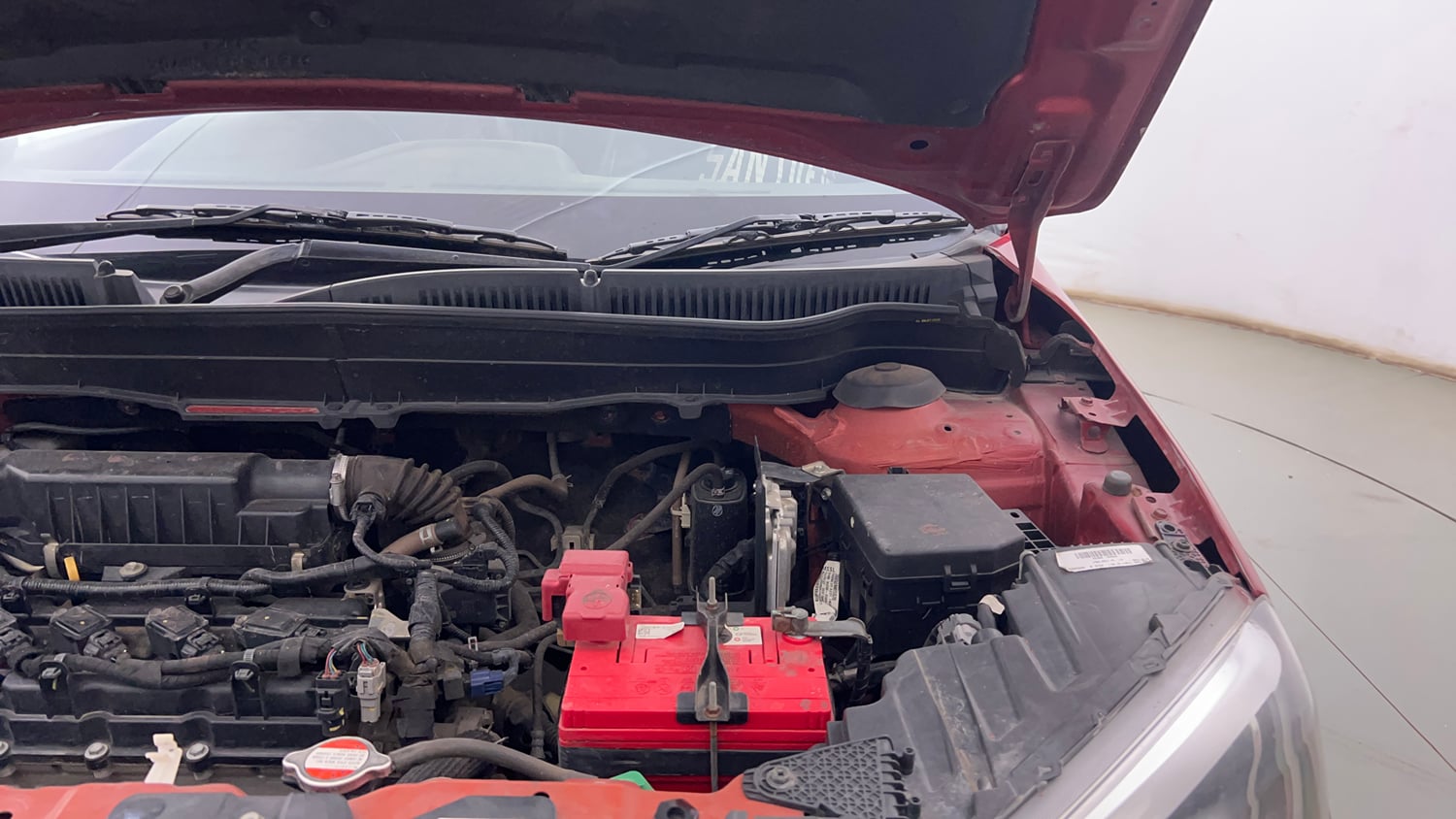 Used 2020 maruti-suzuki Vitara Brezza ZXi Plus Petrol Manual engine ENGINE LEFT SIDE HINGE & APRON VIEW