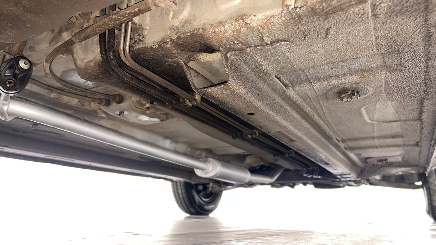 Used 2018 Renault Kwid 1.0 RXT Petrol Manual extra REAR RIGHT UNDERBODY VIEW