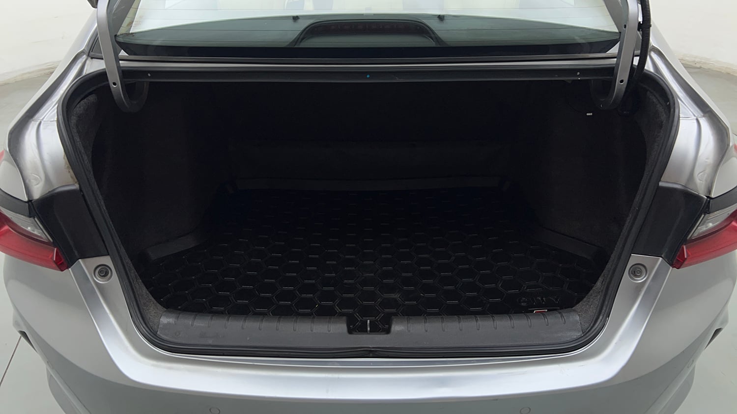 Used 2022 Honda City ZX Petrol Petrol Manual interior DICKY INSIDE VIEW