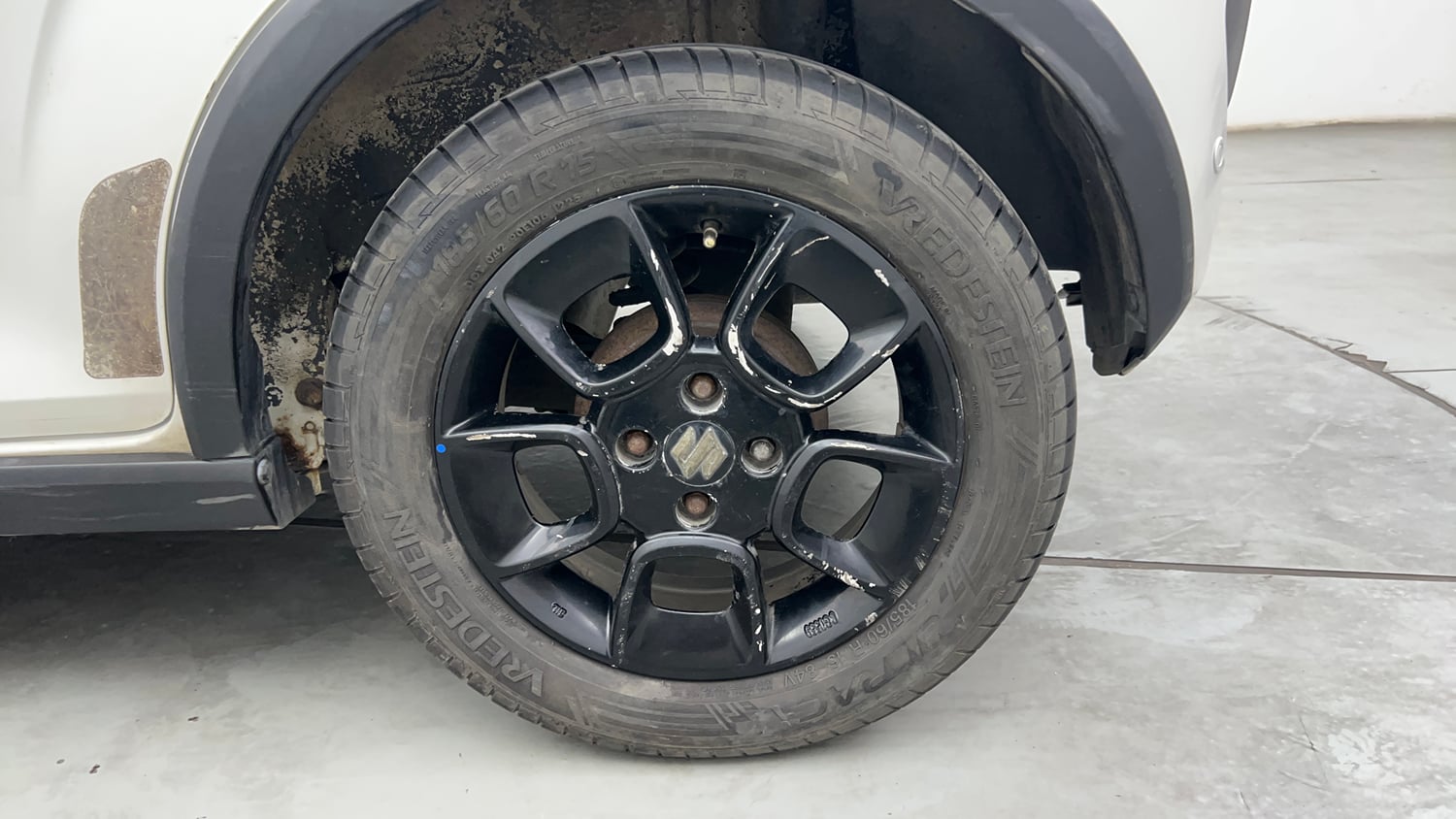 Used 2017 Maruti Suzuki Ignis Zeta 1.2 AMT Petrol Automatic tyres LEFT REAR TYRE RIM VIEW
