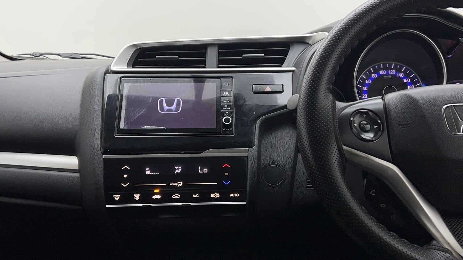 Used 2018 Honda WR-V VX MT Petrol Petrol Manual interior MUSIC SYSTEM & AC CONTROL VIEW