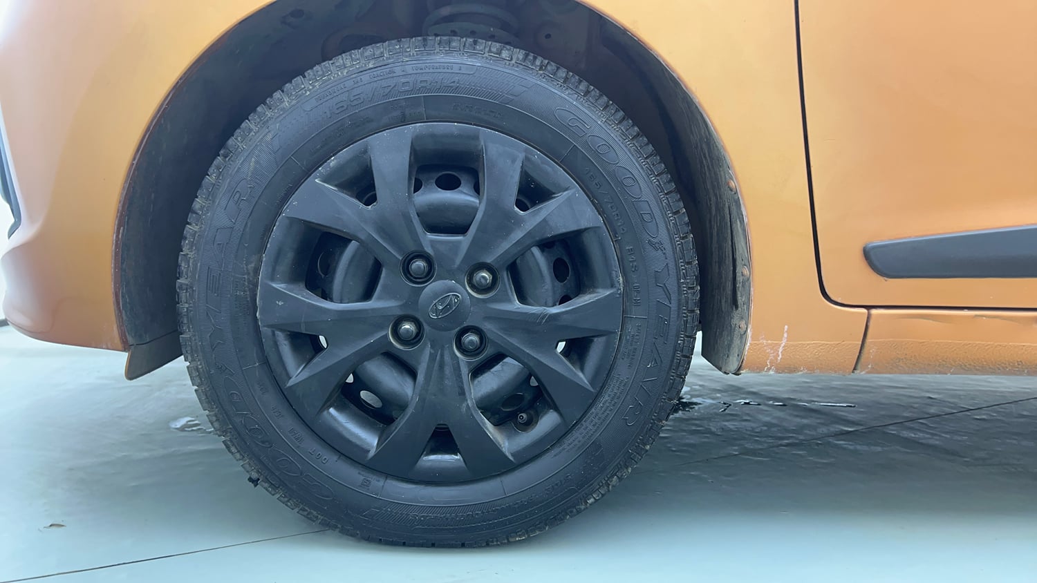 Used 2016 Hyundai Grand i10 Magna AT 1.2 Kappa VTVT Petrol Automatic tyres LEFT FRONT TYRE RIM VIEW