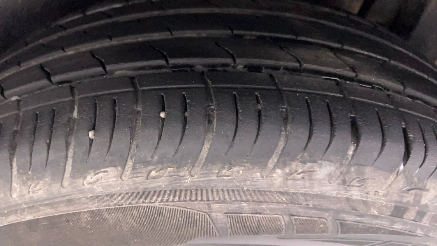 Used 2023 Maruti Suzuki Brezza Vxi AT Petrol Automatic tyres LEFT REAR TYRE TREAD VIEW