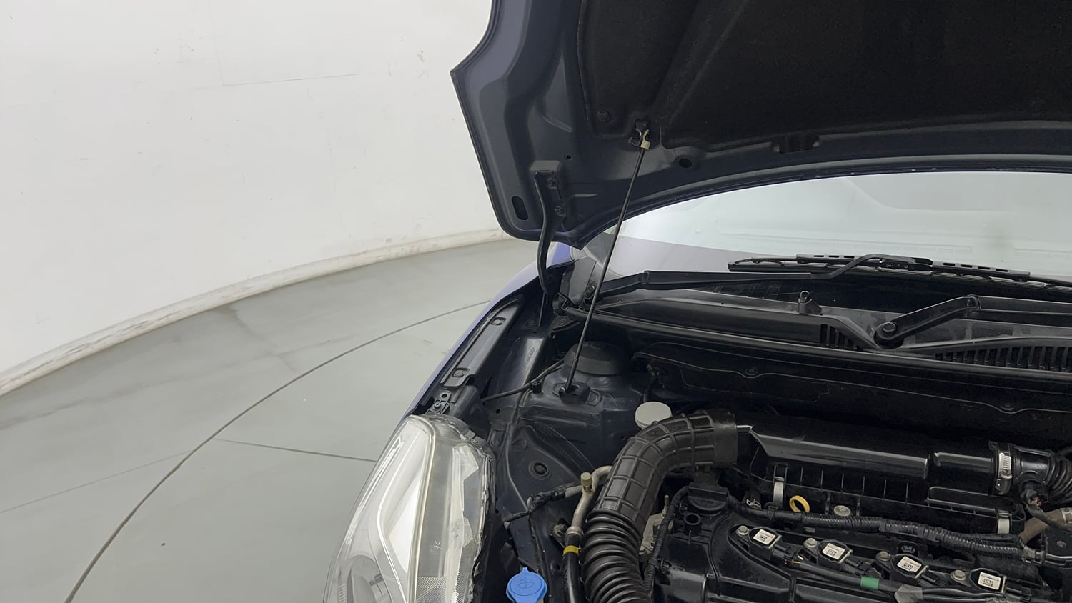 Used 2017 Maruti Suzuki Baleno Delta 1.2 Petrol Manual engine ENGINE RIGHT SIDE HINGE & APRON VIEW