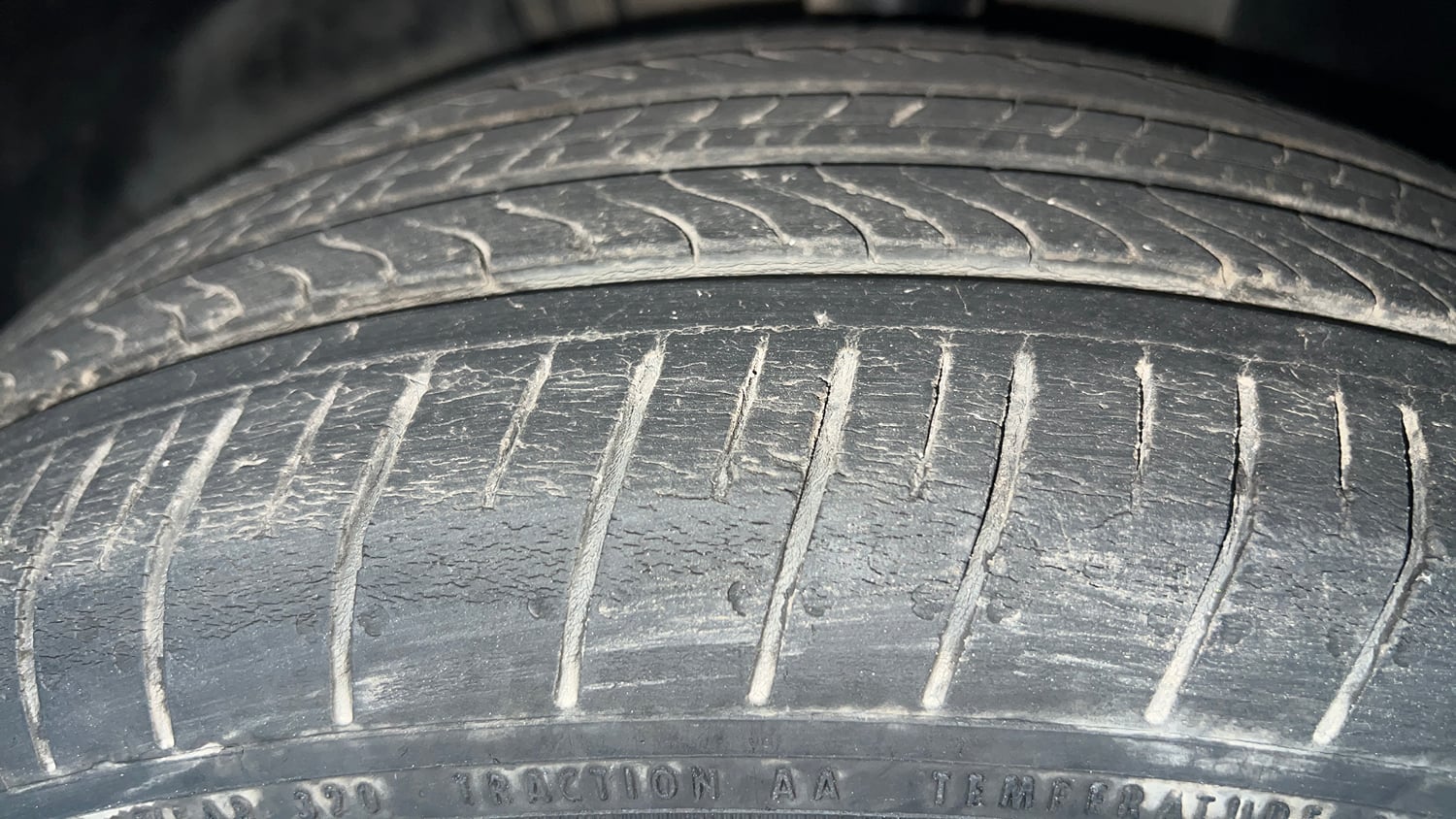 Used 2023 Volkswagen Taigun Highline 1.0 TSI MT Petrol Manual tyres RIGHT FRONT TYRE TREAD VIEW
