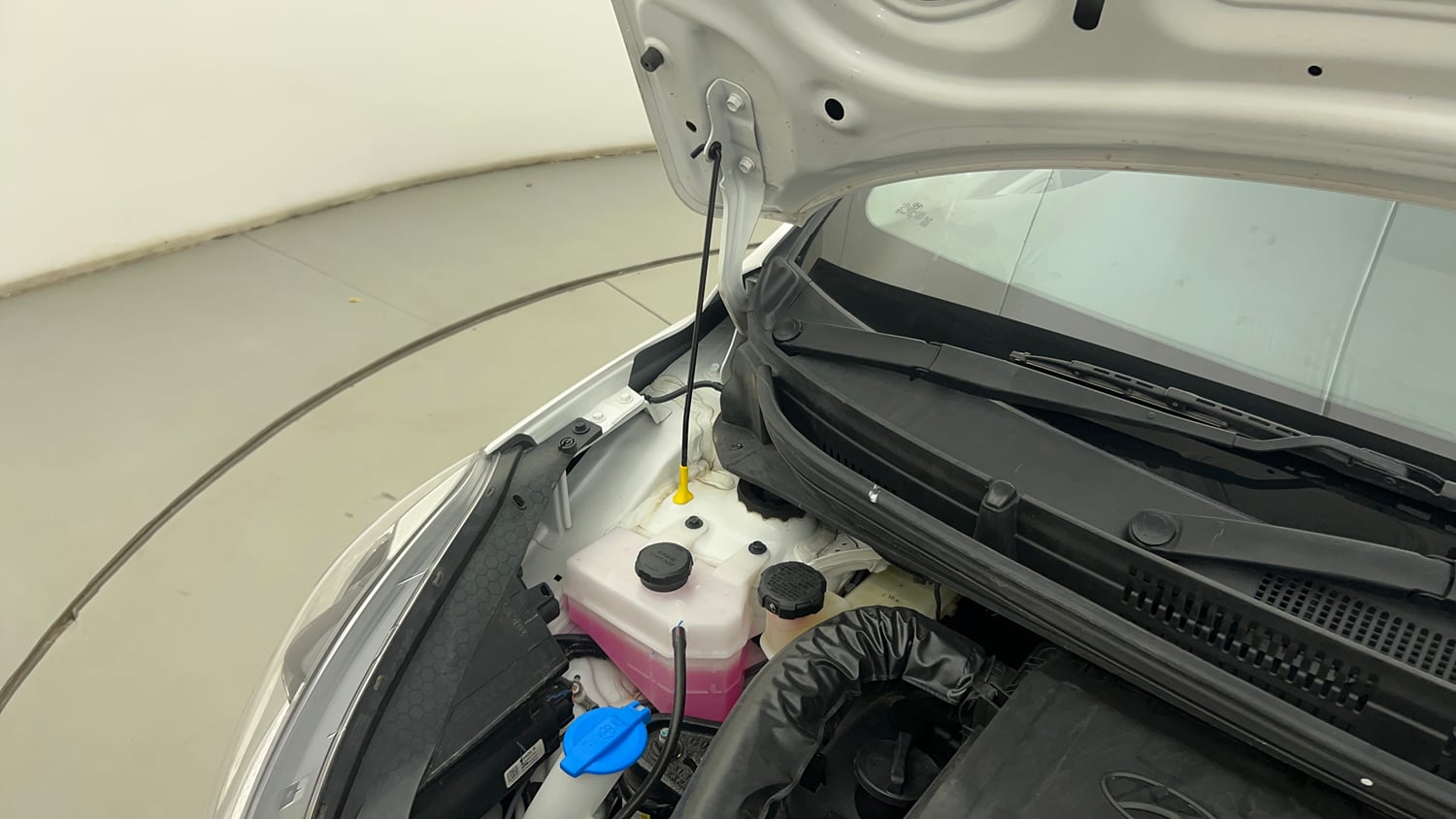 Used 2026 Hyundai Grand i10 Nios Sportz 1.2 Hy-CNG Duo Cng Manual engine ENGINE RIGHT SIDE HINGE & APRON VIEW