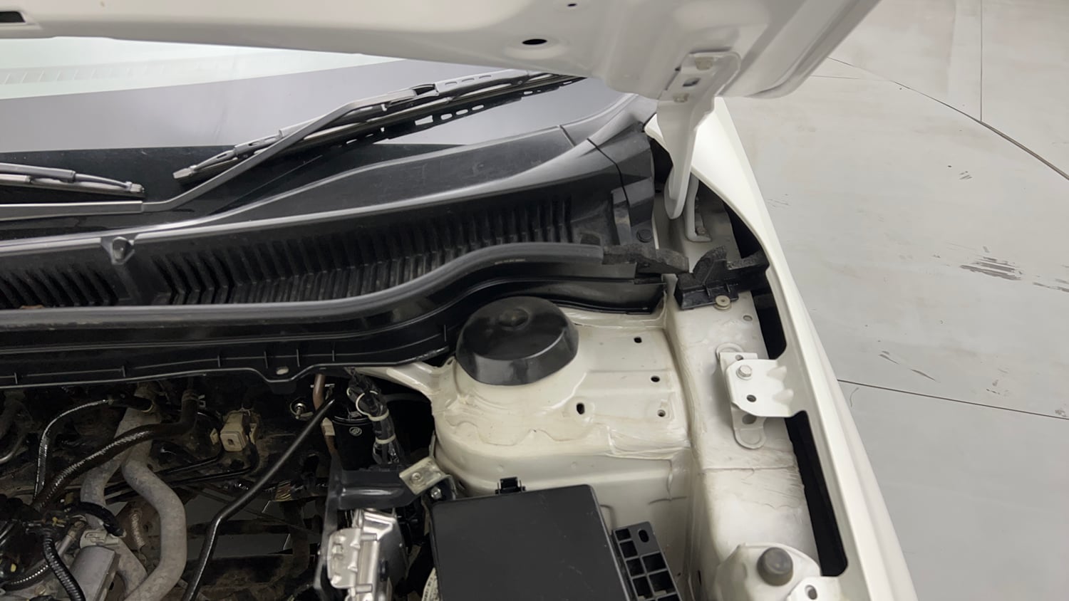 Used 2021 Toyota Urban Cruiser Mid Grade AT Petrol Automatic engine ENGINE LEFT SIDE HINGE & APRON VIEW