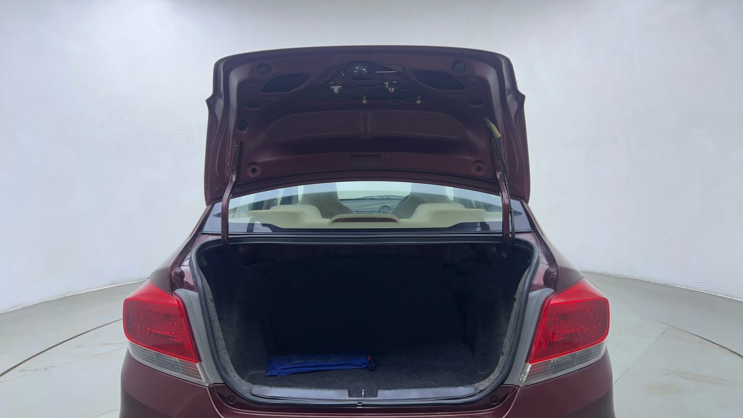 Used 2015 Honda Amaze 1.2 S i-VTEC Petrol Manual interior DICKY DOOR OPEN VIEW