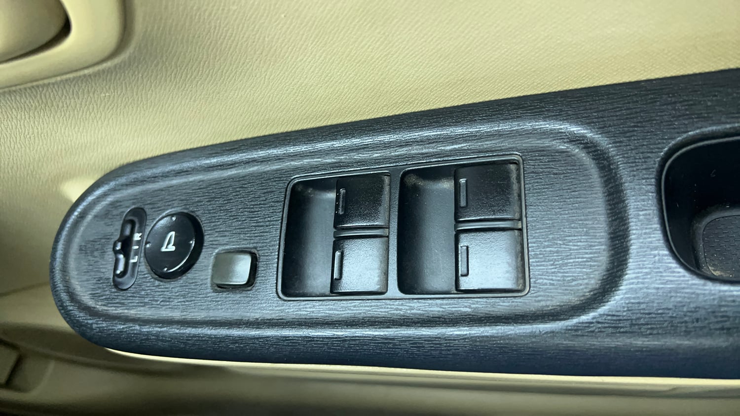 Used 2015 Honda Amaze 1.2 S i-VTEC Petrol Manual top_features Power windows
