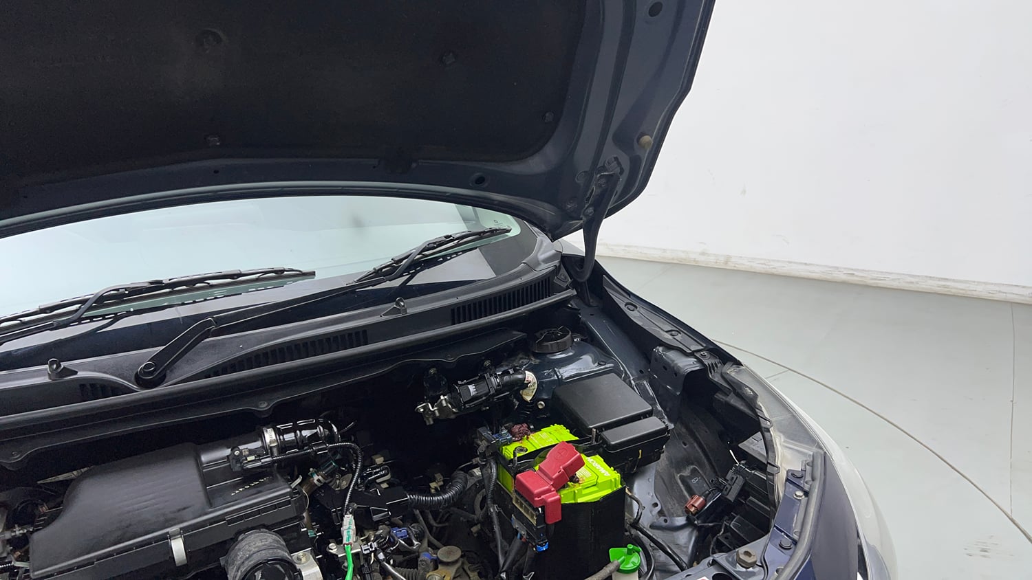 Used 2022 Maruti Suzuki Baleno Delta MT Petrol Manual engine ENGINE LEFT SIDE HINGE & APRON VIEW