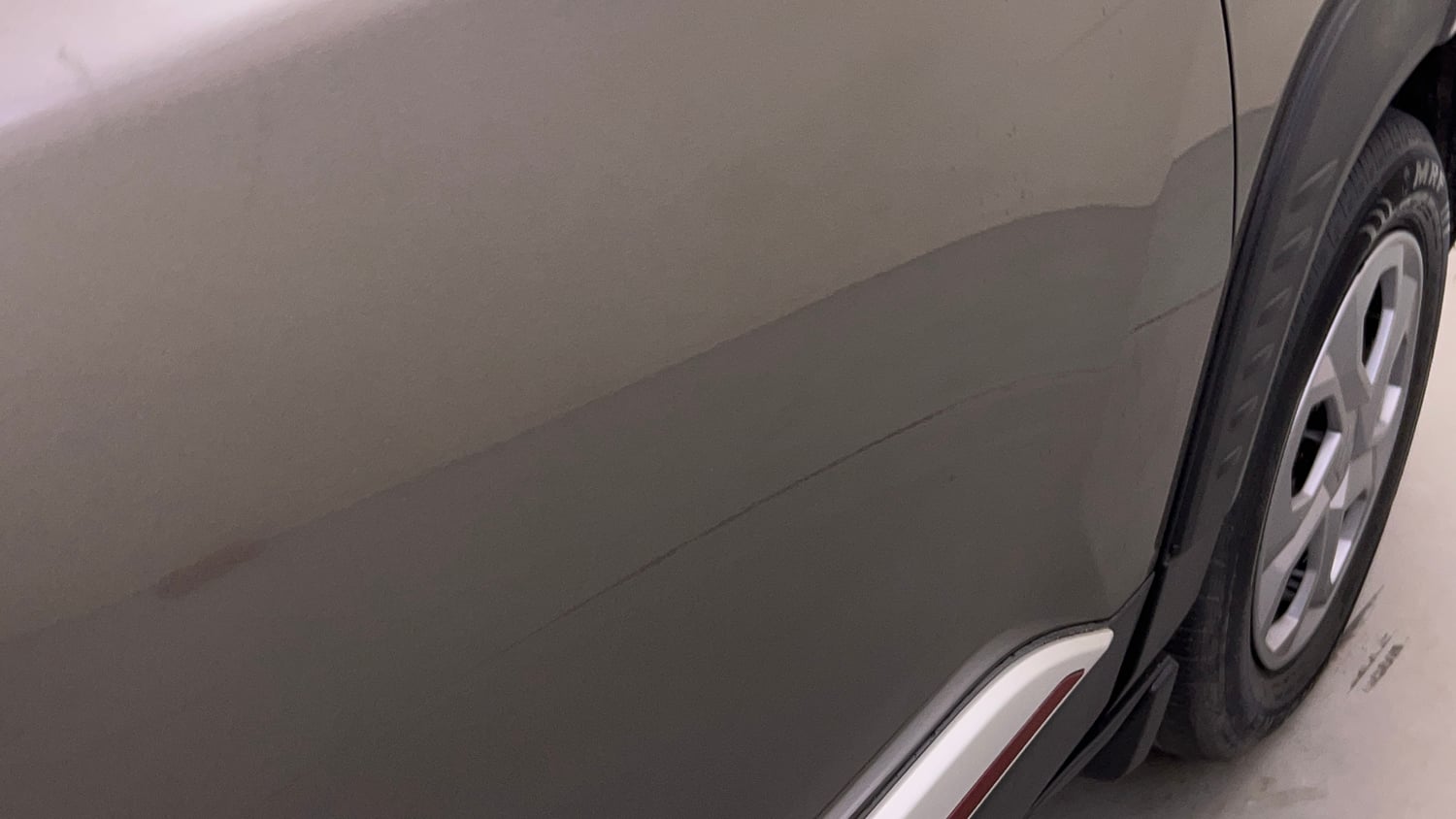 Used 2023 Maruti Suzuki Brezza Vxi AT Petrol Automatic dents MINOR SCRATCH