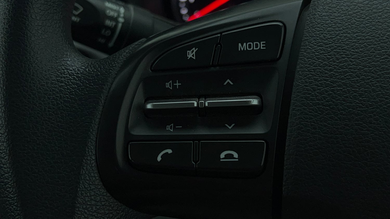 Used 2025 Hyundai Grand i10 Nios Magna 1.2 Kappa Petrol Manual top_features Steering mounted controls