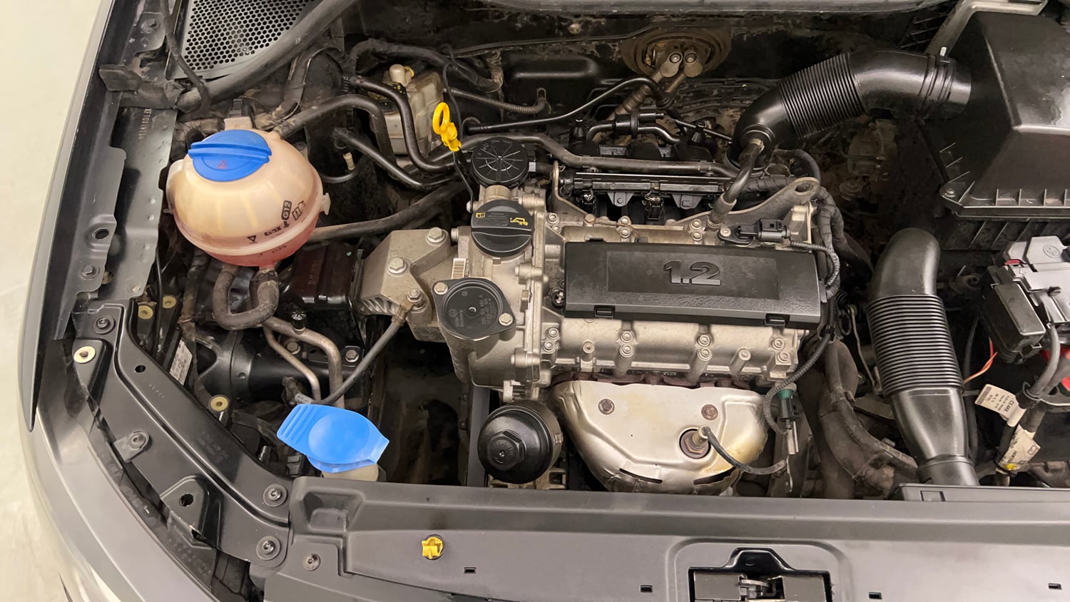 Used 2014 Volkswagen Polo Comfortline 1.2L (P) Petrol Manual engine ENGINE RIGHT SIDE VIEW