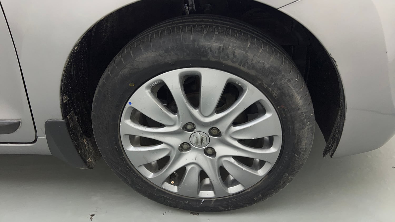 Used 2018 Maruti Suzuki Baleno Zeta 1.2 Petrol Manual tyres RIGHT FRONT TYRE RIM VIEW