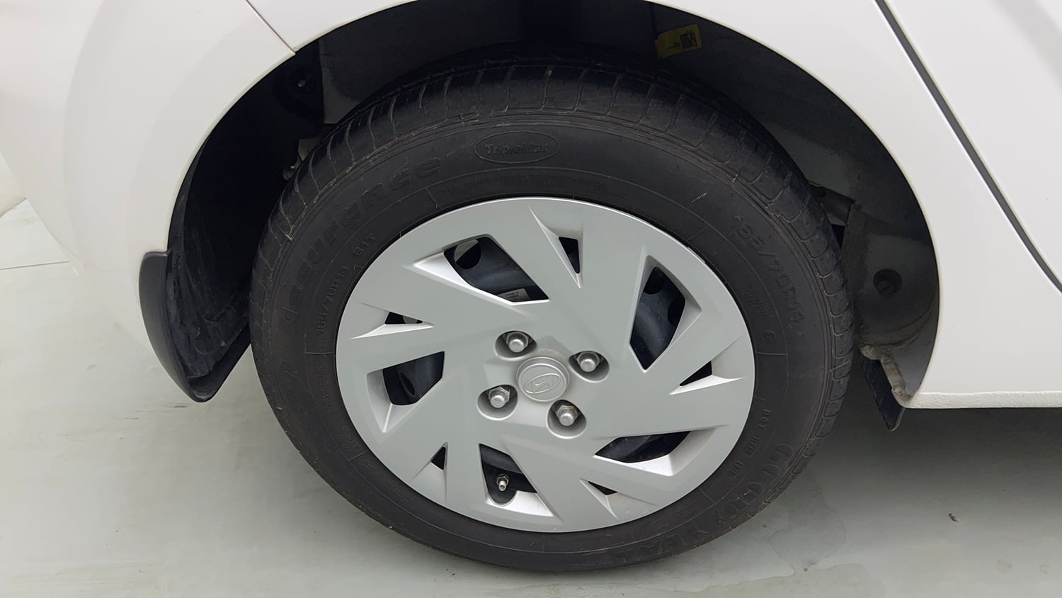 Used 2025 Hyundai Grand i10 Nios Magna 1.2 Kappa Petrol Manual tyres RIGHT REAR TYRE RIM VIEW