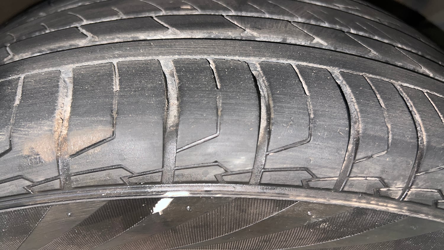 Used 2022 Kia Seltos HTX Plus 1.5 Diesel Diesel Manual tyres RIGHT FRONT TYRE TREAD VIEW