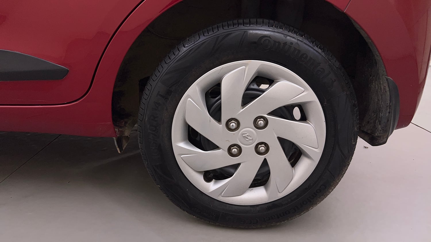 Used 2018 Hyundai Santro Asta Petrol Manual tyres LEFT REAR TYRE RIM VIEW