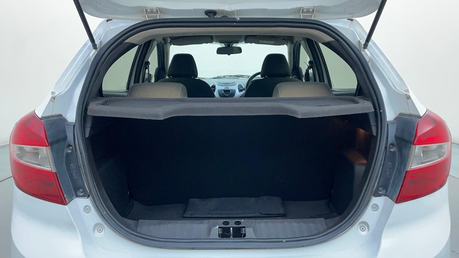 Used 2017 Ford Figo Trend 1.2 Ti-VCT Petrol Manual interior DICKY INSIDE VIEW