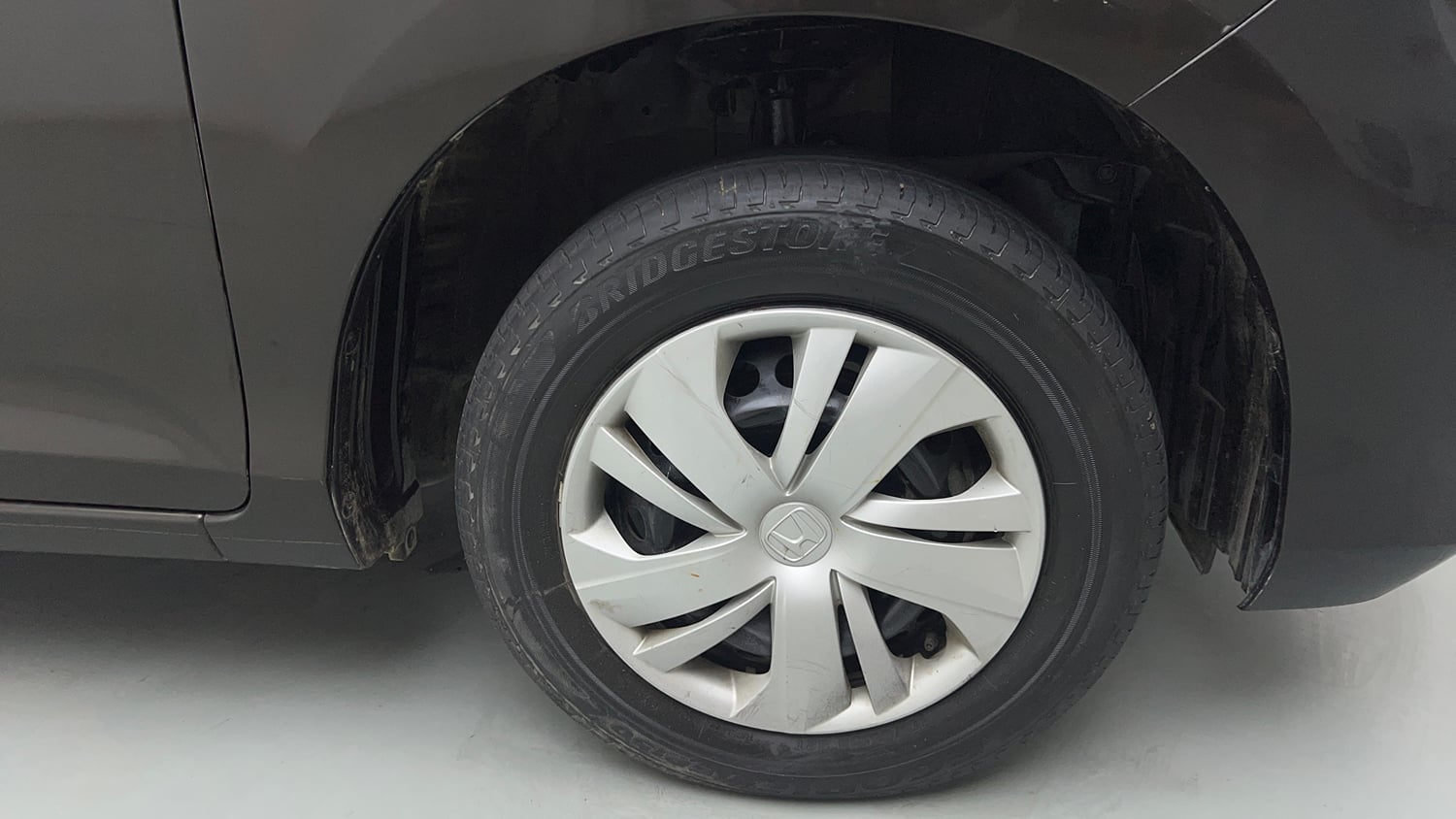Used 2021 Honda Amaze S MT 1.2 Petrol Petrol Manual tyres RIGHT FRONT TYRE RIM VIEW