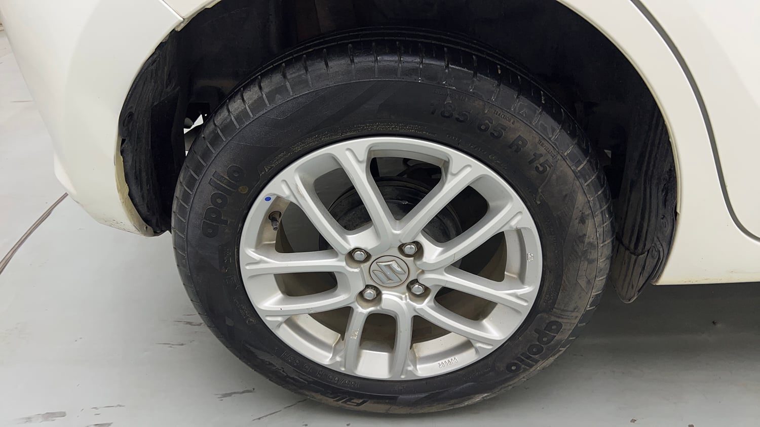 Used 2019 Maruti Suzuki Swift ZXi AMT Petrol Automatic tyres RIGHT REAR TYRE RIM VIEW