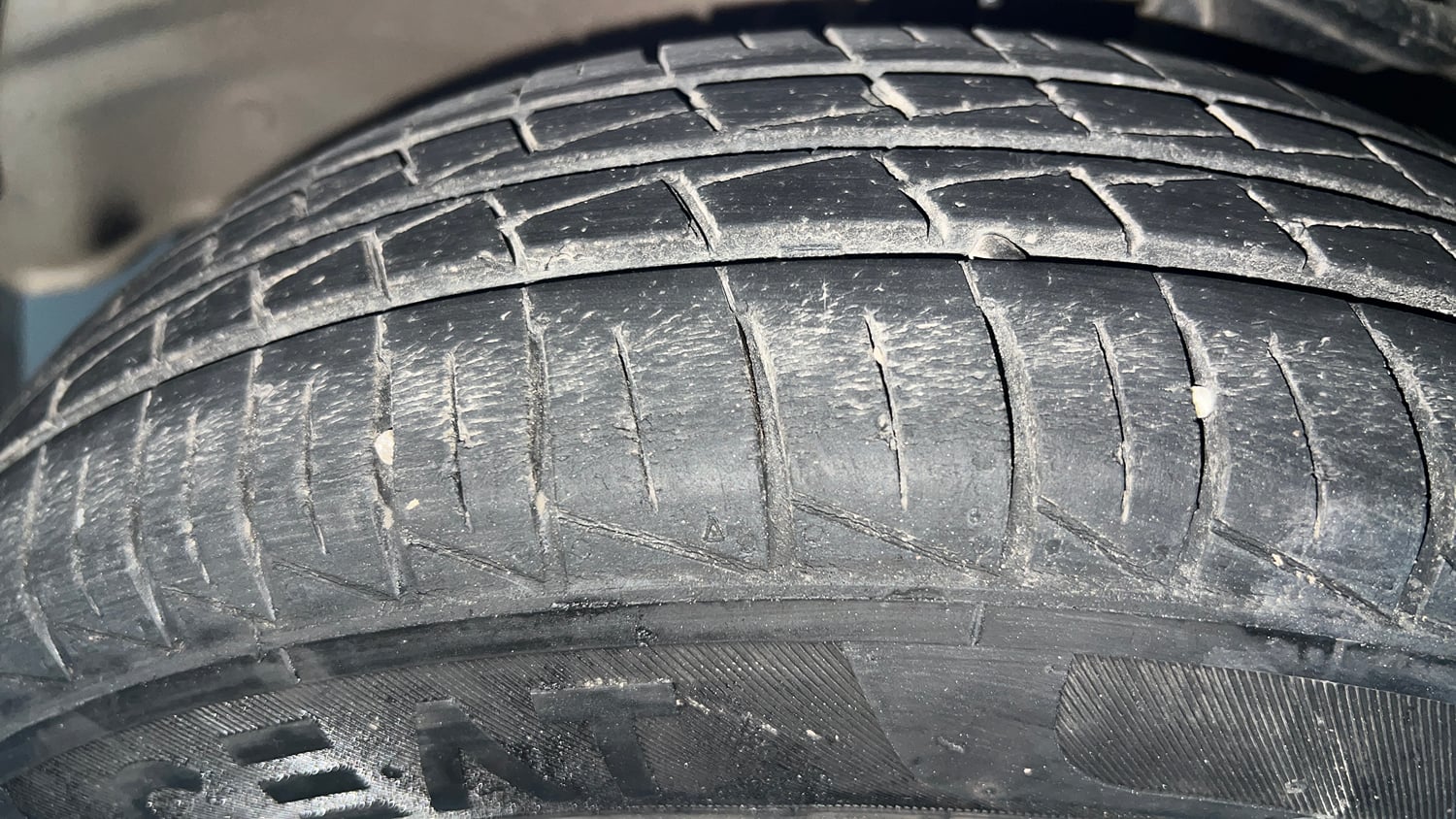 Used 2021 Maruti Suzuki Alto 800 LXi (O) Petrol Manual tyres LEFT FRONT TYRE TREAD VIEW