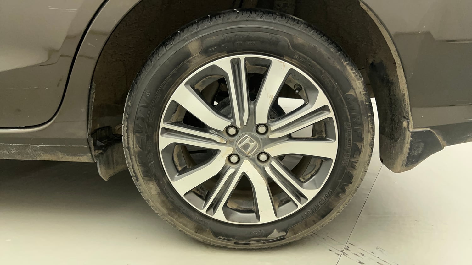 Used 2024 Honda Amaze VX 1.2 Petrol CVT Petrol Automatic tyres LEFT REAR TYRE RIM VIEW