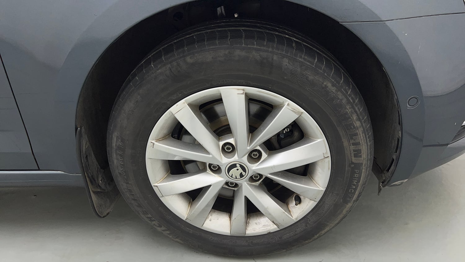 Used 2018 Skoda Octavia 1.8 TSI L&K Petrol Automatic tyres RIGHT FRONT TYRE RIM VIEW