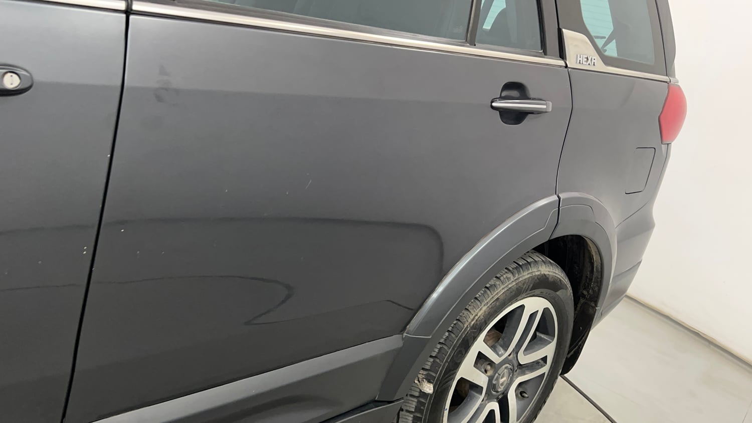 Used 2017 Tata Hexa XTA 4x2 7 STR Diesel Automatic dents MINOR DENT