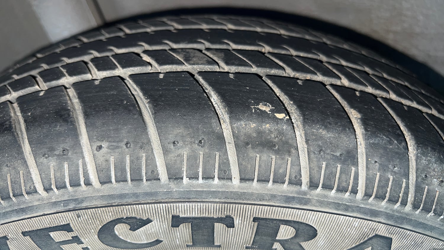 Used 2014 Honda Amaze 1.2 S i-VTEC Petrol Manual tyres RIGHT REAR TYRE TREAD VIEW