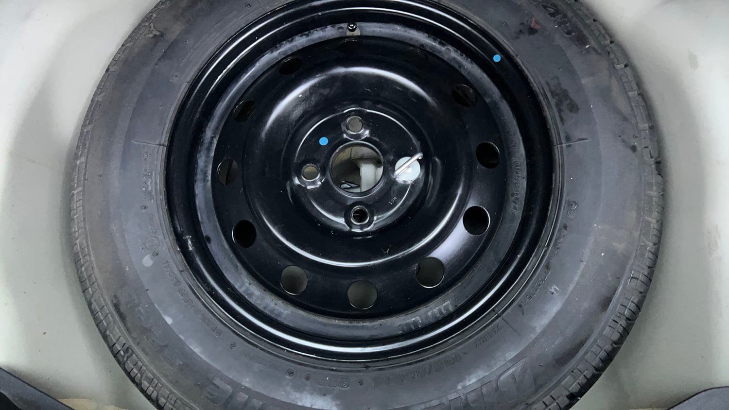 Used 2013 Maruti Suzuki Swift VXi Petrol Manual tyres SPARE TYRE VIEW