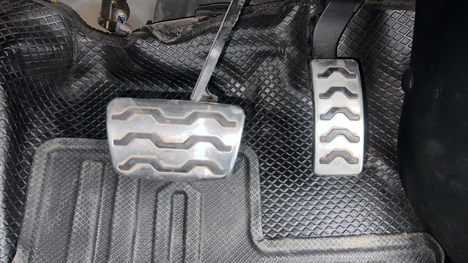 Used 2021 Kia Sonet GTX Plus 1.5 AT Diesel Automatic interior PEDALS VIEW