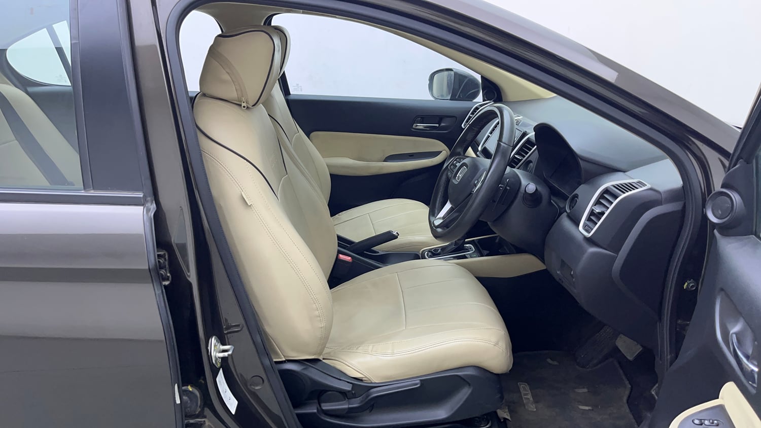 Used 2020 Honda City VX CVT Petrol Petrol Automatic interior RIGHT SIDE FRONT DOOR CABIN VIEW